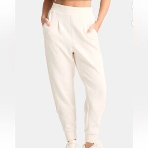 Avia Women's and Women's Plus ScubaKnit Pleat Joggers with Pockets, Size Sm NWT